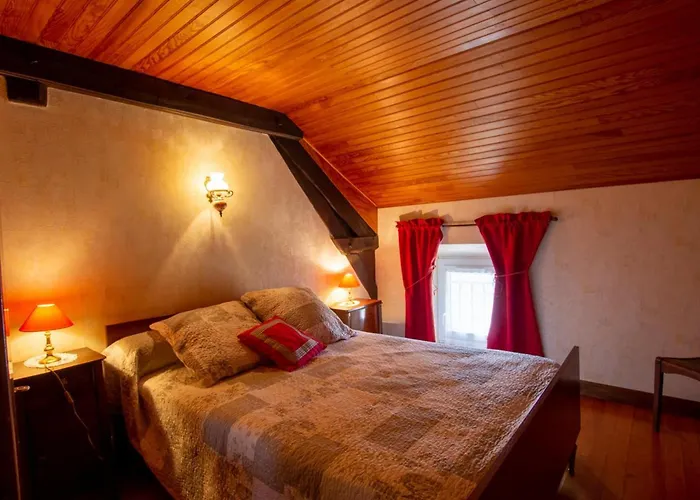 Maison Mitoyenne Avec Wifi, Proche Sarlat, Au Coeur De La Dordogne - Fr-1-616-22 *